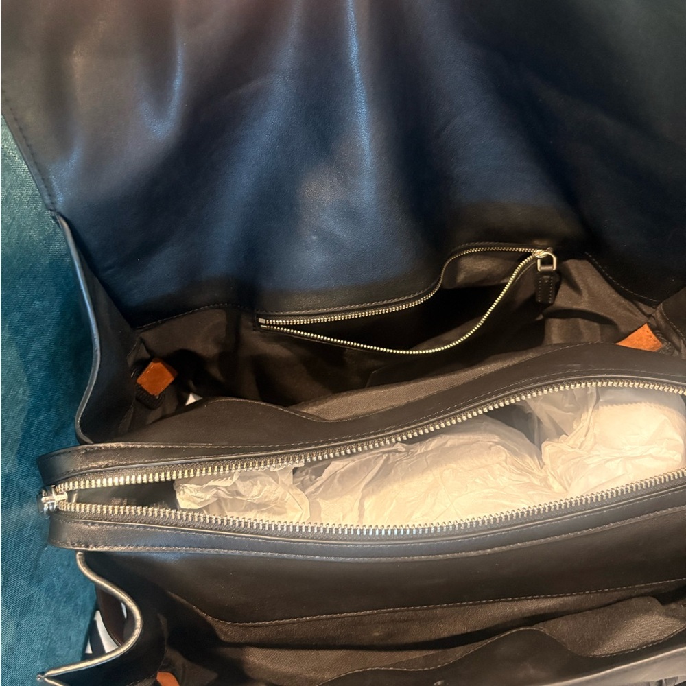 Marc Jacobs Black Leather Dakota tote. - Picture 3 of 6